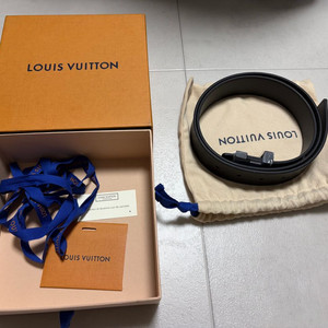 루이비통 타이가 레더 LV 이니셜 35MM 남성 벨트 팝니다.(M0001)