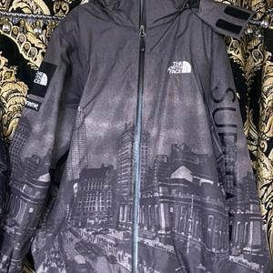 슈프림X노스페이스 2ND 밤버전 바람막이 자켓 L