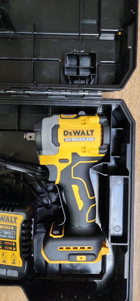 20V 임팩렌치세트 / 충전기 공구함 디월트--1