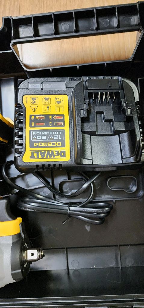 20V 임팩렌치세트 / 충전기 공구함 디월트--2