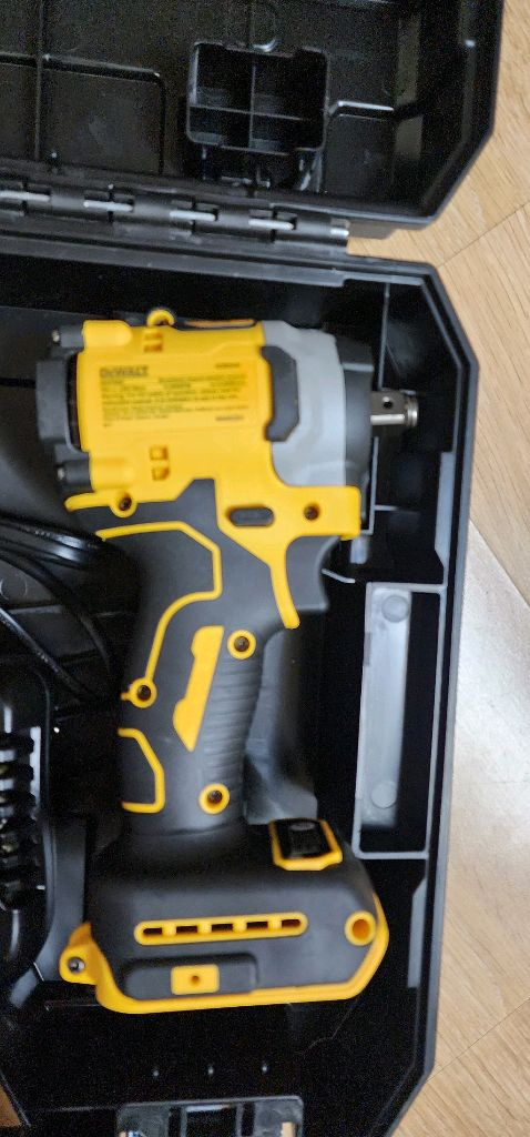 20V 임팩렌치세트 / 충전기 공구함 디월트--3