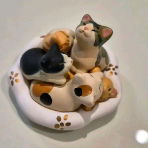 침대 쿠션 베개 누운 고양이 가챠