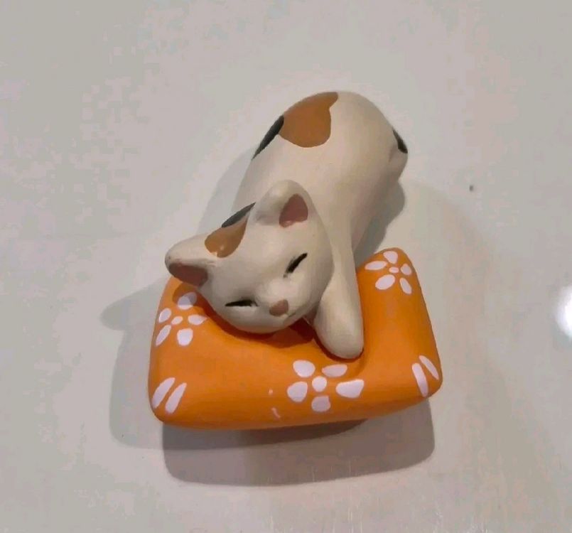 침대 쿠션 베개 누운 고양이 가챠--2