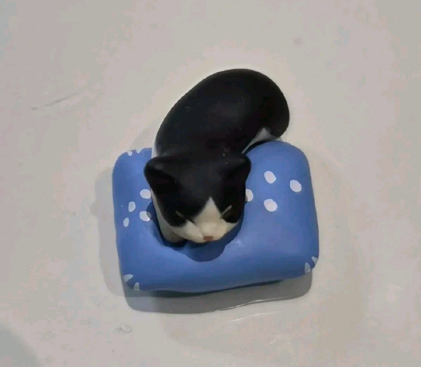 침대 쿠션 베개 누운 고양이 가챠--3