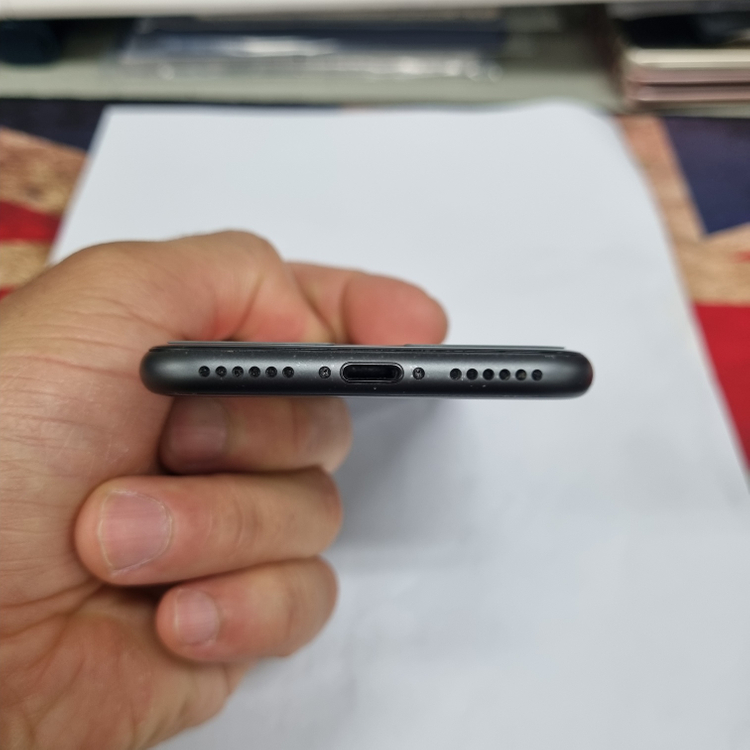 아이폰8 256GB 블랙 A+급 중고폰 배터리100% 카메라무음 레트로 감성 인스타 카메라폰 204090--3