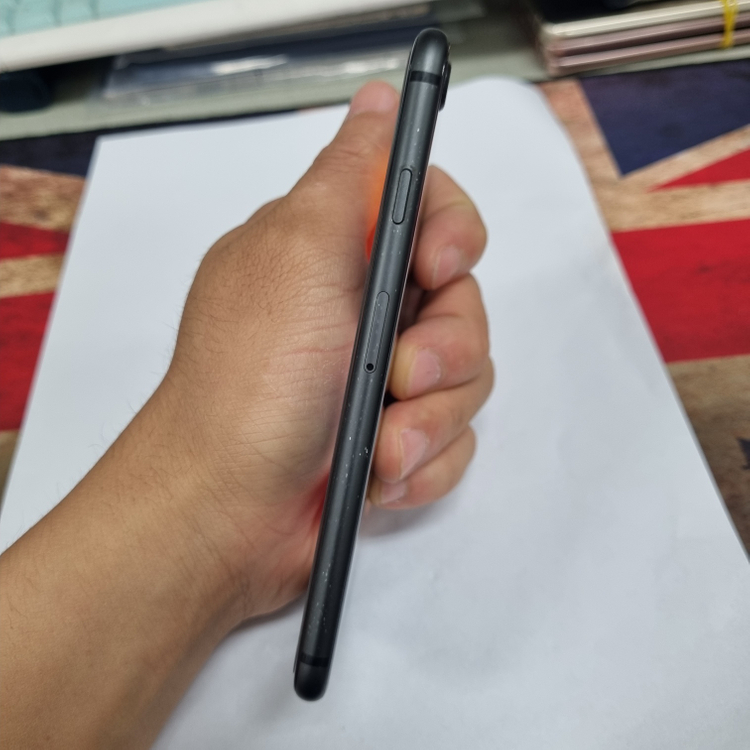 아이폰8 256GB 블랙 A+급 중고폰 배터리100% 카메라무음 레트로 감성 인스타 카메라폰 204090--4