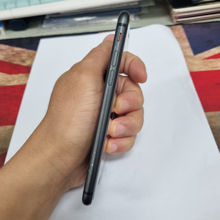 아이폰8 256GB 블랙 A+급 중고폰 배터리100% 카메라무음 레트로 감성 인스타 카메라폰 204090--5