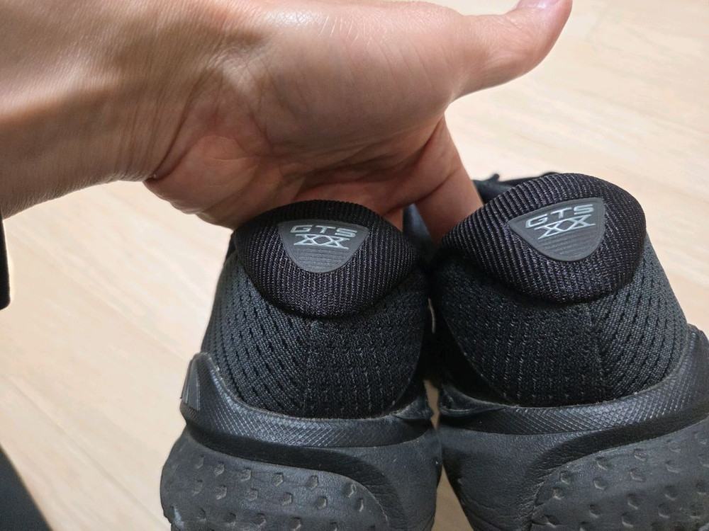 브룩스 아드레날린20 290cm 팝니다--3