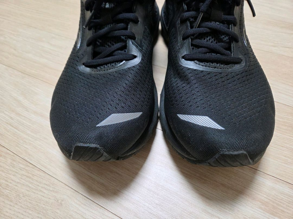 브룩스 아드레날린20 290cm 팝니다--7