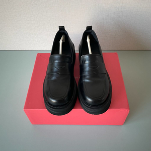 코모레비뮤지엄 핸드메이드 청키 솔 페니로퍼 235 판매합니다.