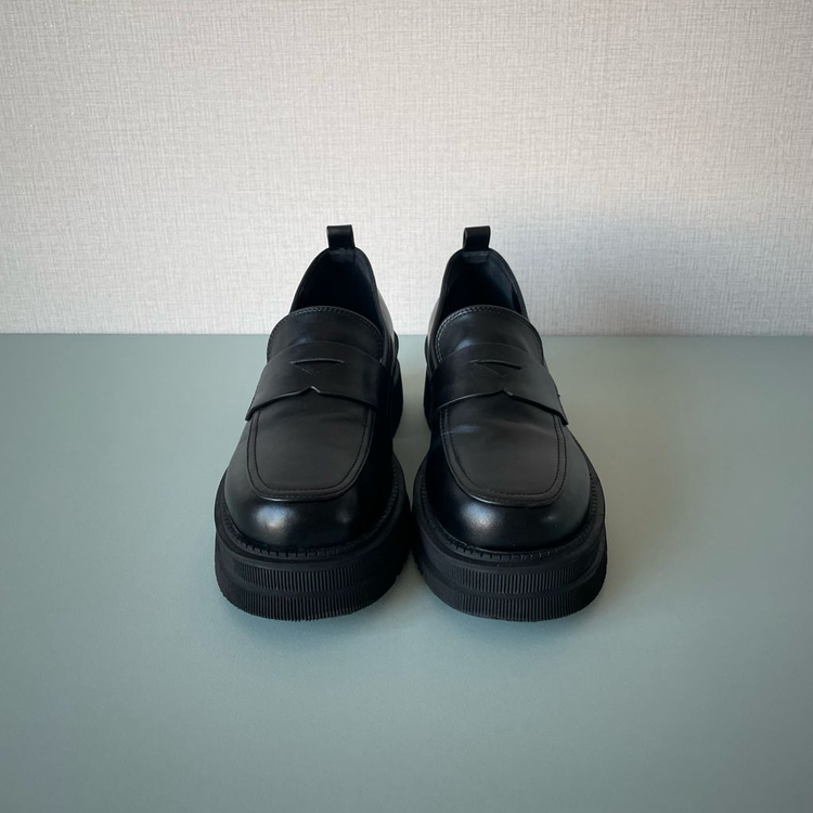 코모레비뮤지엄 핸드메이드 청키 솔 페니로퍼 235 판매합니다.--4