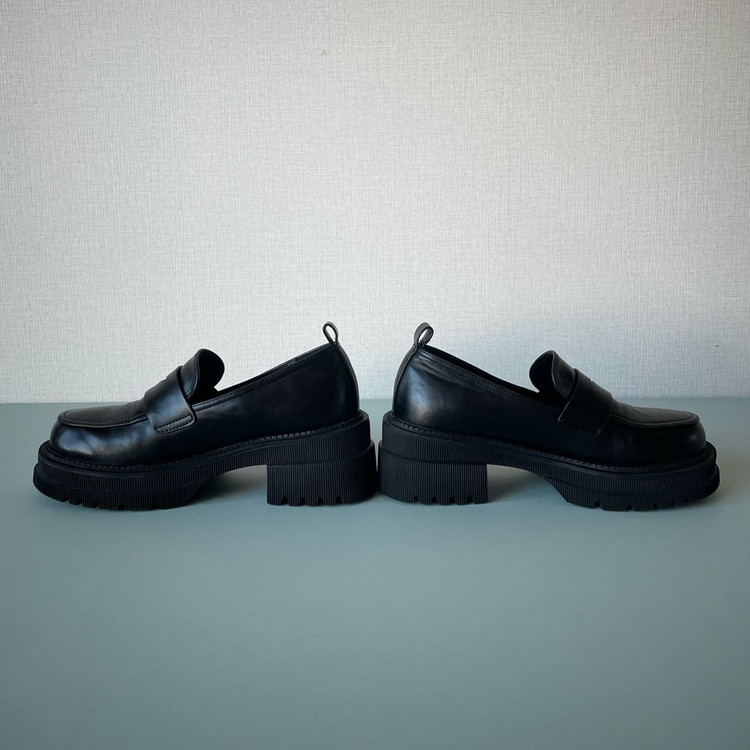 코모레비뮤지엄 핸드메이드 청키 솔 페니로퍼 235 판매합니다.--5