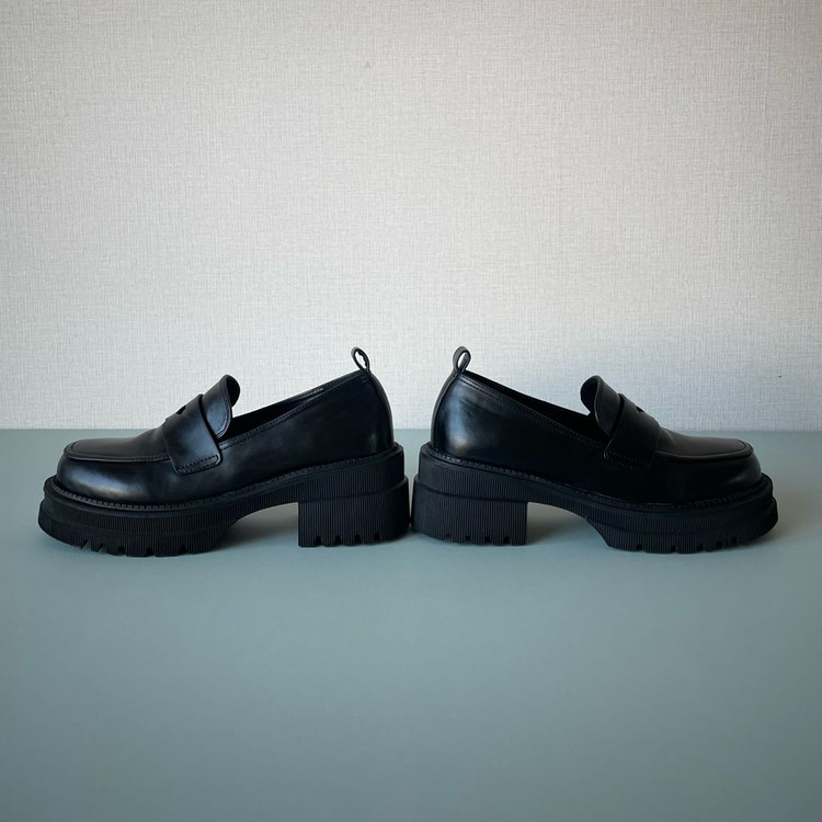 코모레비뮤지엄 핸드메이드 청키 솔 페니로퍼 235 판매합니다.--6