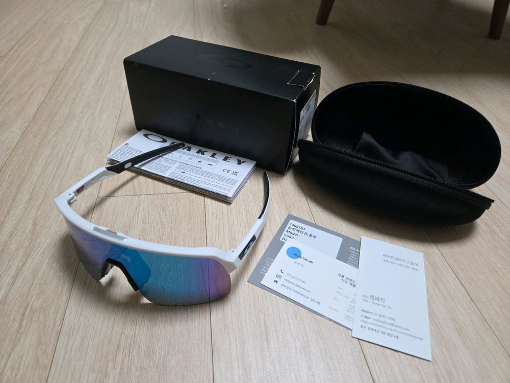 오클리 수트로라이트 선글라스 팝니다--6