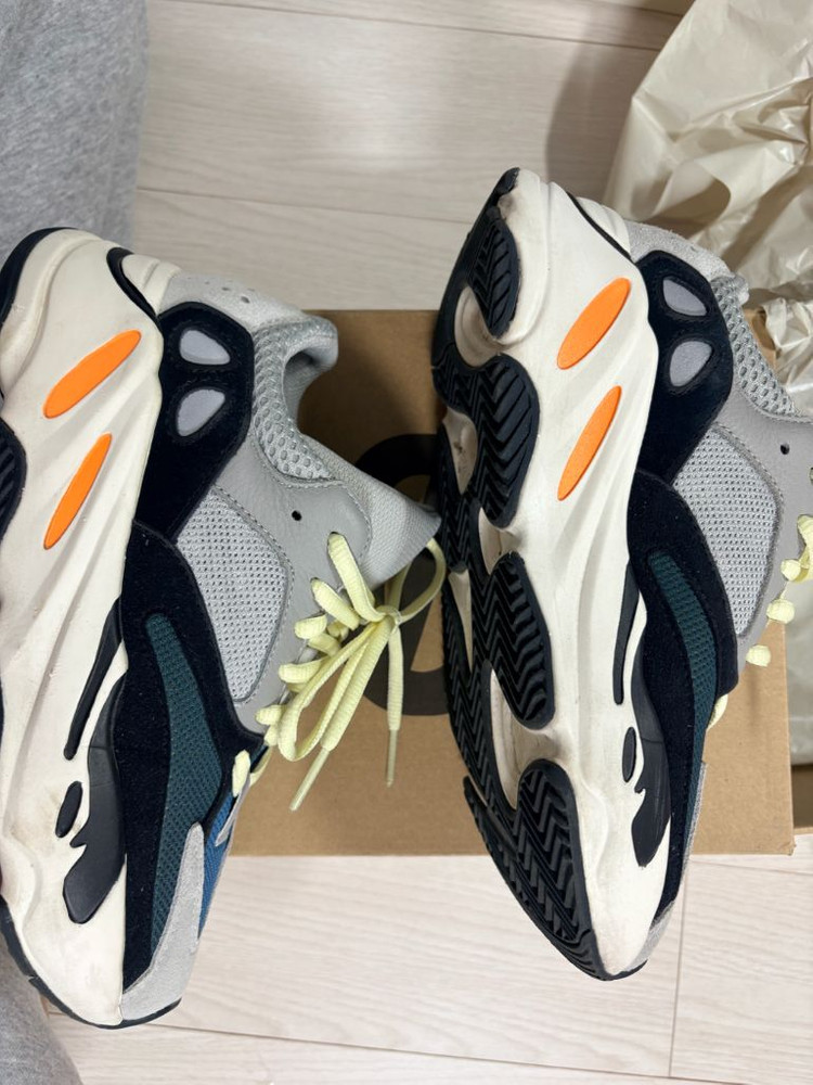 아디다스 이지 부스트 700 웨이브 러너 솔리드 그레이 2017/2019 이미지