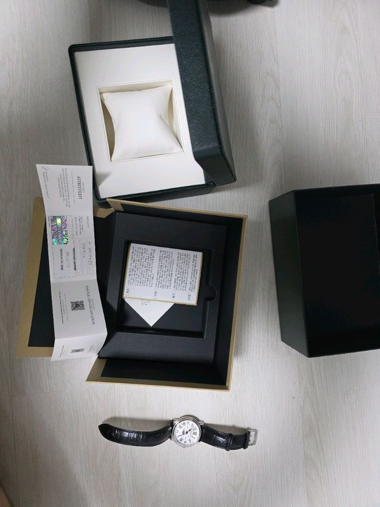 프레드릭 콘스탄트 시계 판매--3