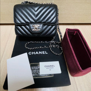 샤넬 쁘띠삭 쉐브론 캐비어 블랙 은장 보관만한 거의 새상품