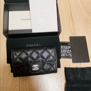 샤넬 클래식 플랩 똑딱이 카드지갑 캐비어 블랙 은장 새상품
