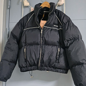 미우미우 테크니컬 퐁제 패딩.새제품. M