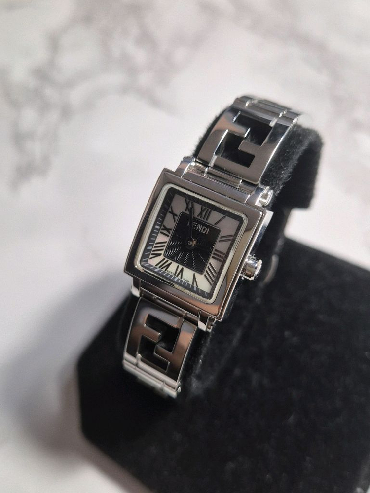 펜디 자개다이얼 팔찌시계--2