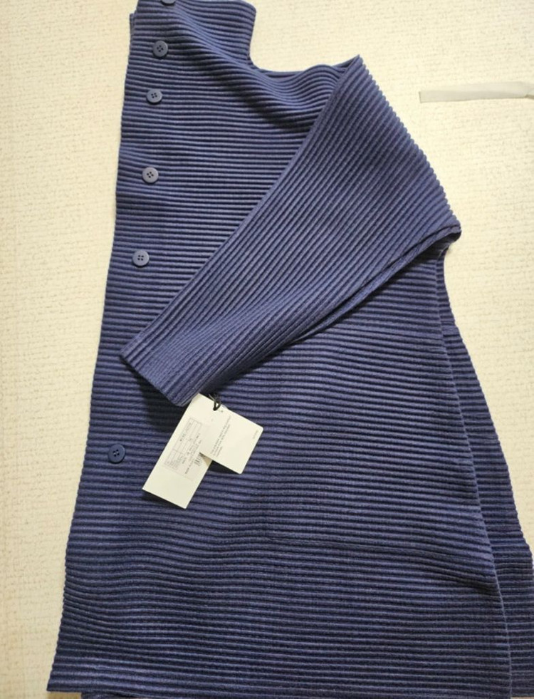 이세이미야케 미 웜 플리츠 코트 네이비 새상품--1