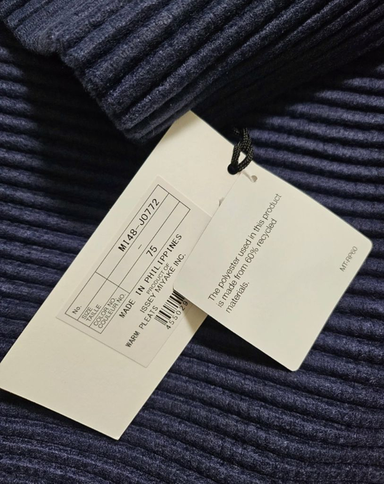 이세이미야케 미 웜 플리츠 코트 네이비 새상품--2