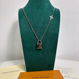 A+ / OS / 루이비통 락 잇 목걸이