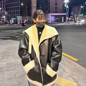 뮤제 다리아 무스탕 코트 (안유진 류이, 위드나미) 이미지