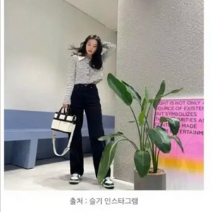 더로켓 스트라이프 니트 (슬기착용)