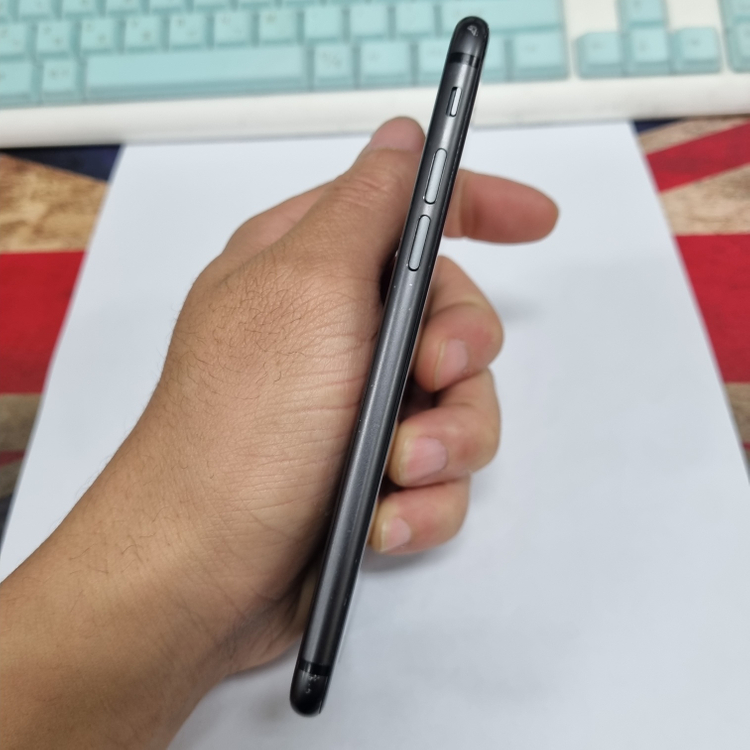 아이폰8 256GB 블랙 기능정상 중고폰 배터리92% 인스타 감성 레트로 사진폰 카메라폰 073637--4