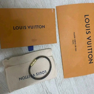 루이비통 킵잇 다미에 가죽 팔찌