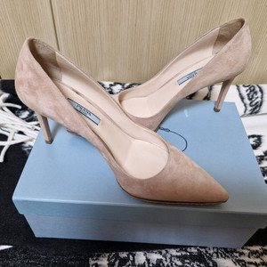 (정품)프라다 스웨이드 힐 38.5