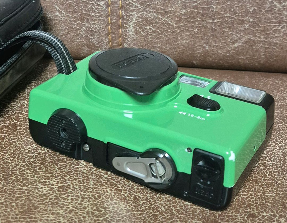 코니카 팝 필름카메라--1