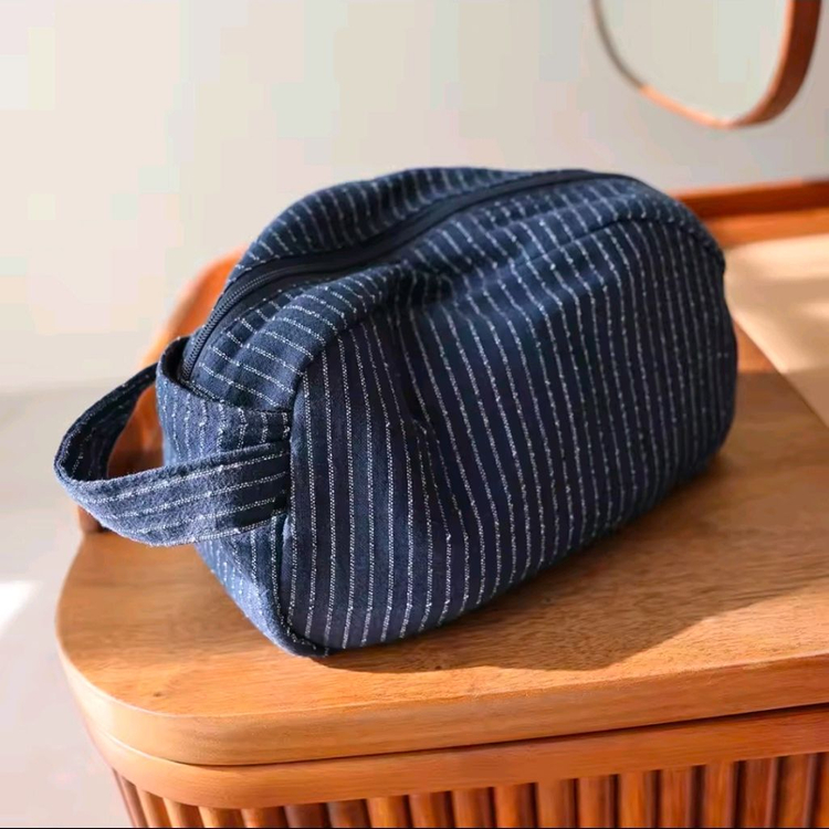 (새상품) 네이비 스트라이프 파우치--1