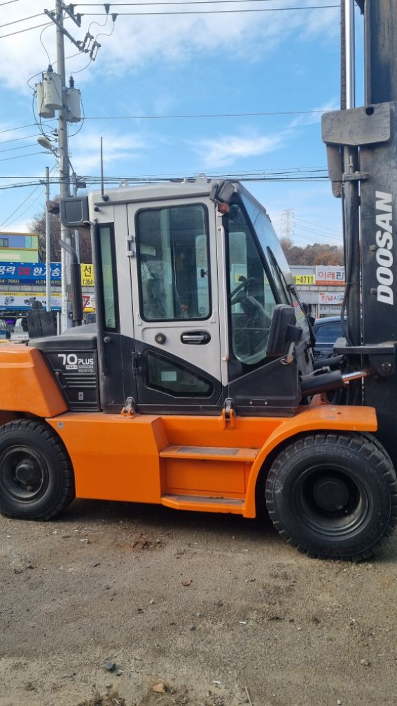 두산 7톤 21년식 2000시간 힌지드 임대,매매--1