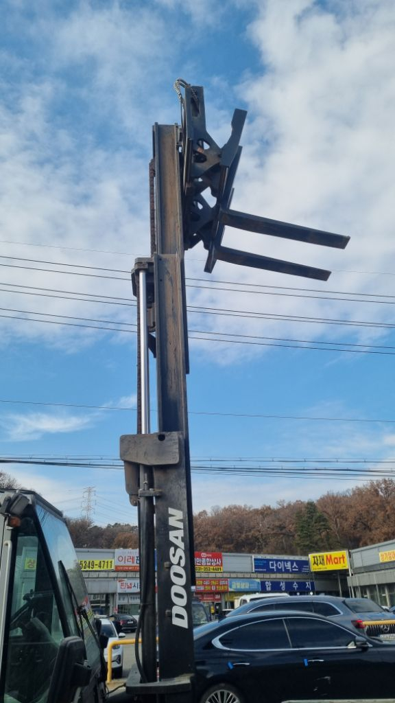 두산 7톤 21년식 2000시간 힌지드 임대,매매--3