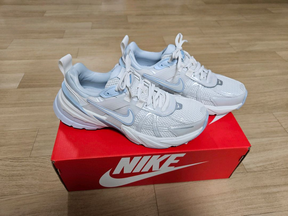 나이키 V2K 런 235사이즈--1