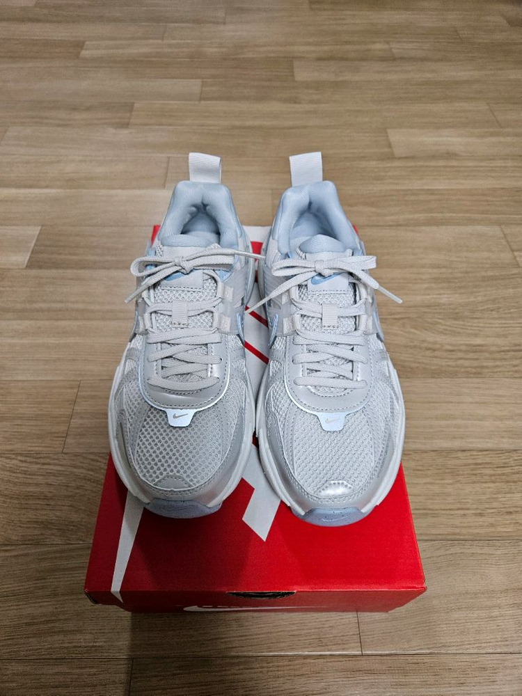 나이키 V2K 런 235사이즈--2