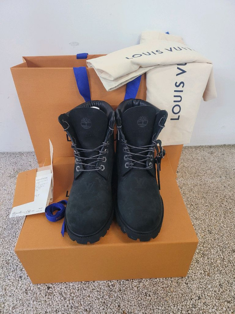 루이비통 팀버랜드 6인치 앵글부츠 블랙 팝니다--1