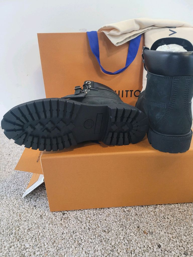 루이비통 팀버랜드 6인치 앵글부츠 블랙 팝니다--3