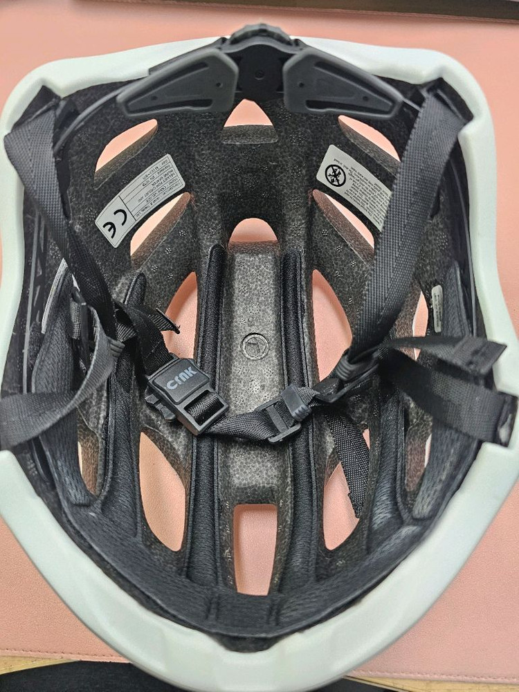 CRNK(크랭크) 벨로체 헬멧(여성용) 팝니다(안팔려서 폐기) 이미지
