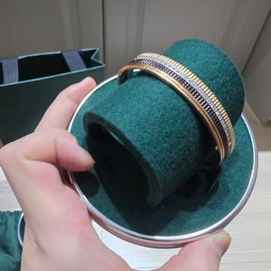 부쉐론 콰트로 클래식 뱅글 팔찌 20호