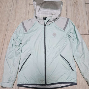 코오롱 스포츠 우먼스 우븐 집업 자켓 (민트) 2.5만에 팝니다.