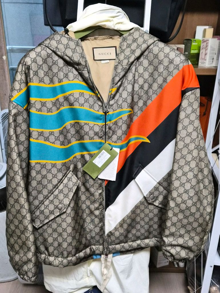 구찌 GG 센텀 프린팅 후드 자켓입니다--2