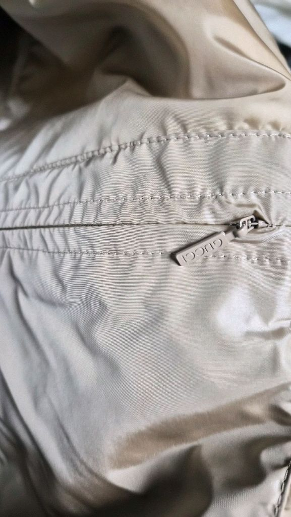 구찌 GG 센텀 프린팅 후드 자켓입니다--5