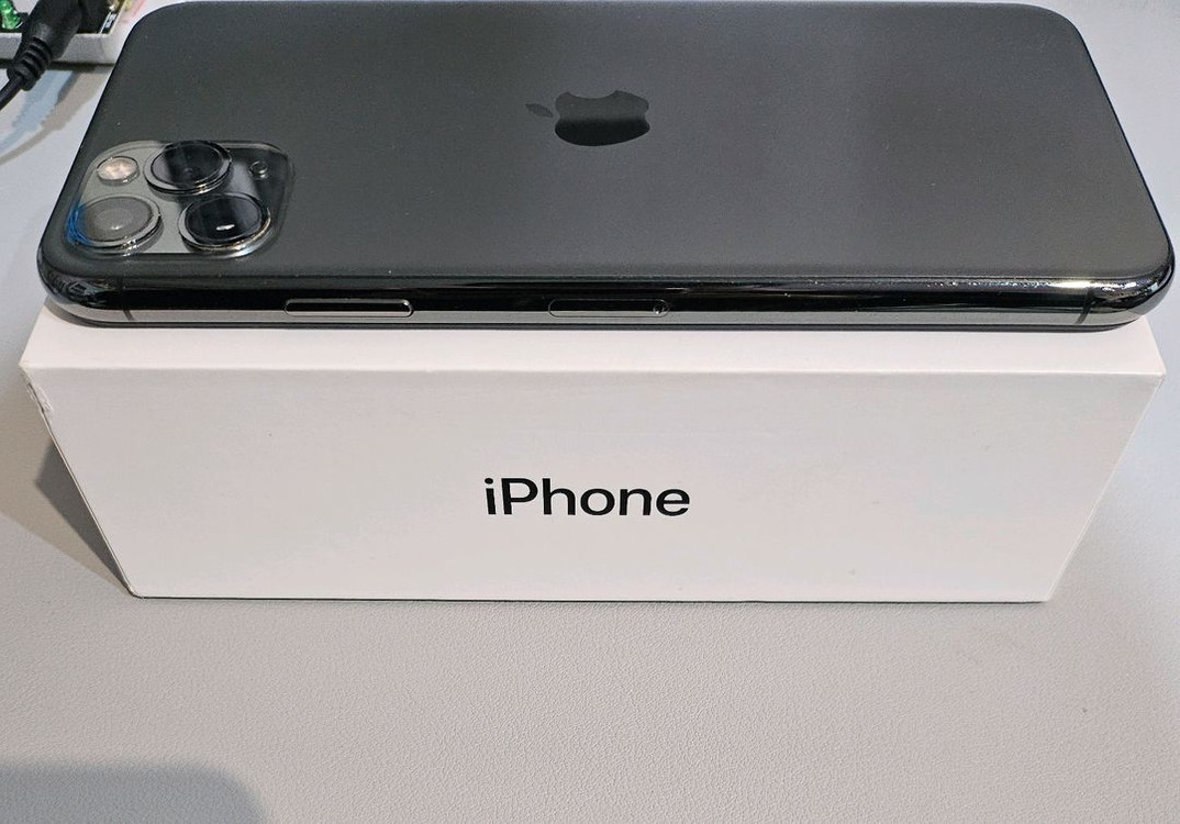 아이폰11프로max 64GB 스페이스 그레이--5