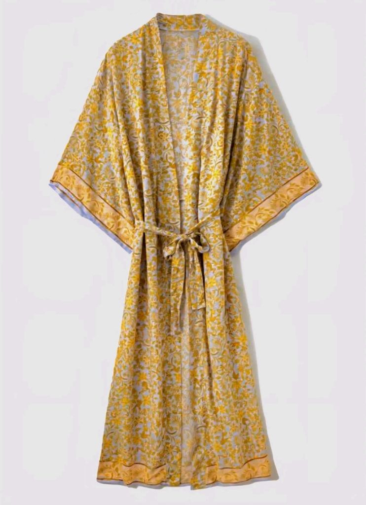 유럽식 유카타 플라워 롱로브 이미지