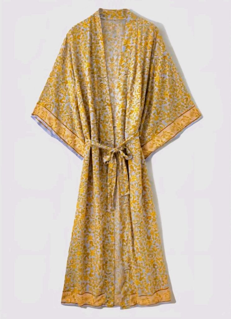 유럽식 유카타 플라워 롱로브 이미지