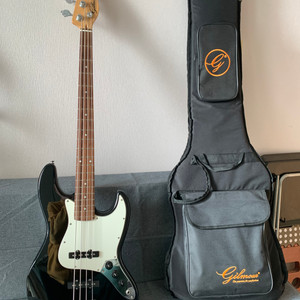 gilmour 베이스기타 판매합니다