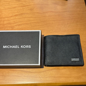 마이클코어스 (MICHAEL KORS) 남자 반지갑 이미지